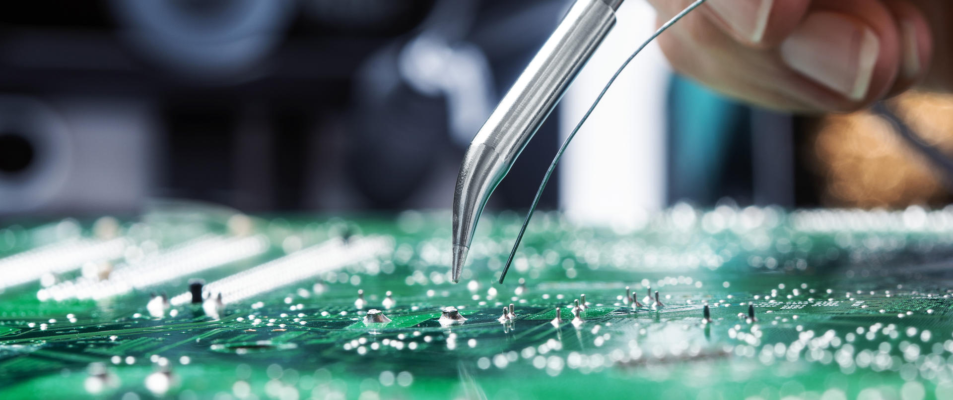 Weller-tools-industrial-soldering-application-ultra-soldering-application-banner-1-web